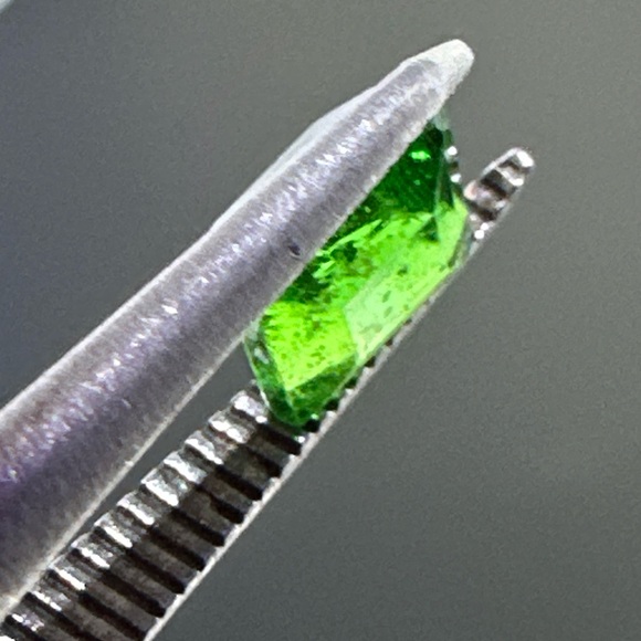 VIVID GREEN 1.23 CT NATURAL TOP QUALITY TSAVORITE GARNET - Picture 9 of 17